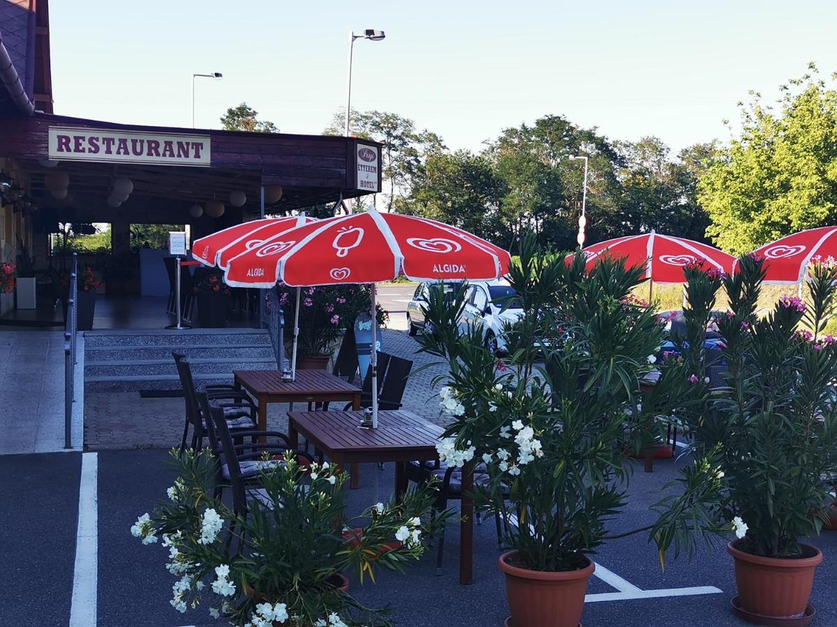 Patyi Etterem Es Hotel Bögöte Exteriér fotografie