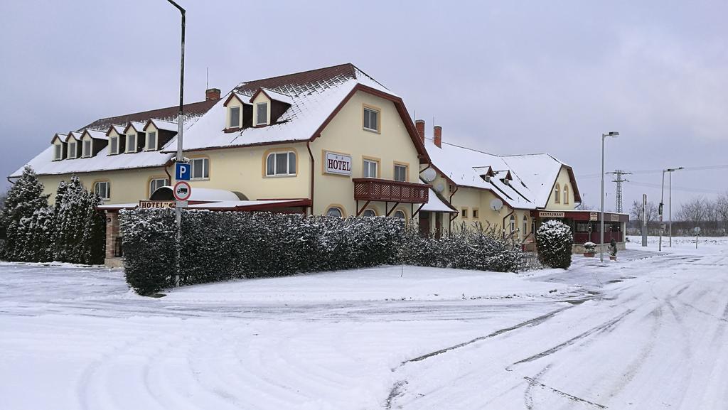 Patyi Etterem Es Hotel Bögöte Exteriér fotografie